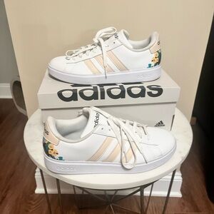 Adidas Women's Grand Court 2.0 with Foral Detail size 8.5